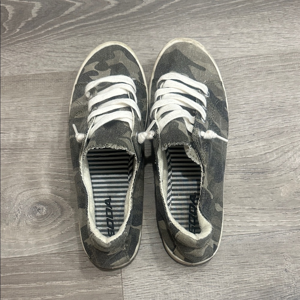 Soda Camo Sneakers with White Laces 7.5